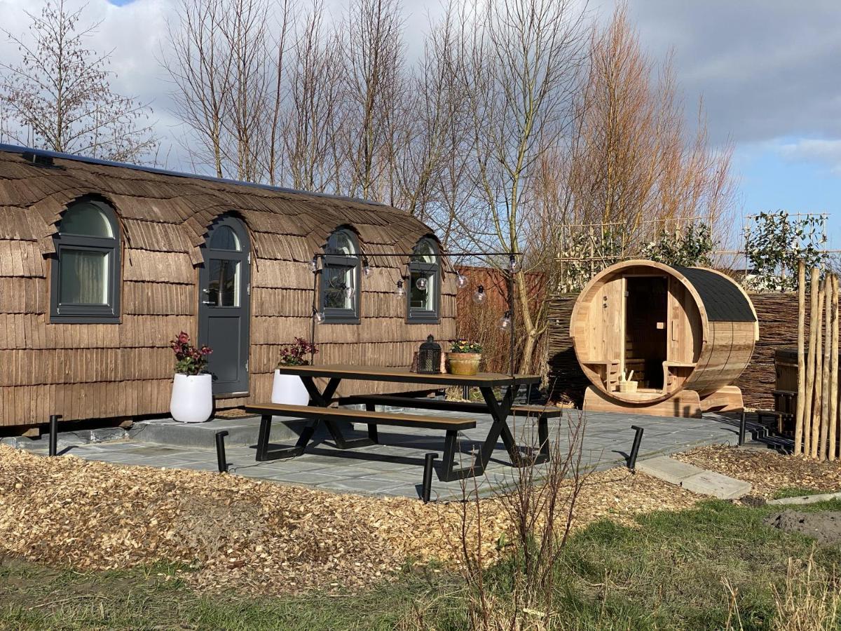 Bed & Wellness Klein Knorrestein: Romantic Tiny Houses with Private Wellness Almere Exterior photo