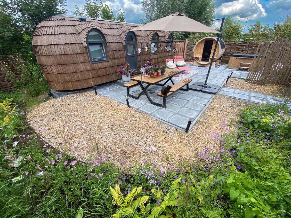 Bed & Wellness Klein Knorrestein: Romantic Tiny Houses with Private Wellness Almere Exterior photo