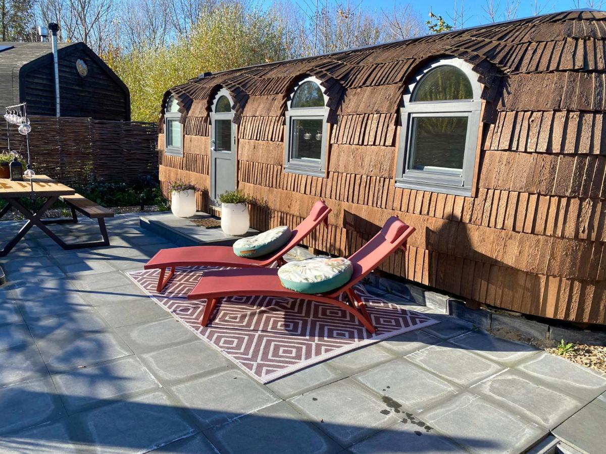 Bed & Wellness Klein Knorrestein: Romantic Tiny Houses with Private Wellness Almere Exterior photo