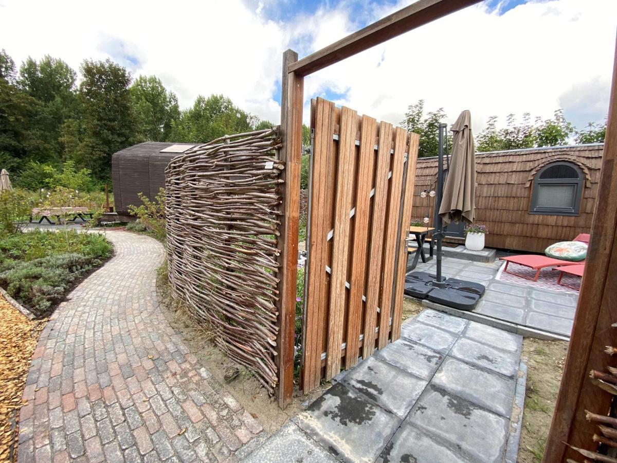 Bed & Wellness Klein Knorrestein: Romantic Tiny Houses with Private Wellness Almere Exterior photo
