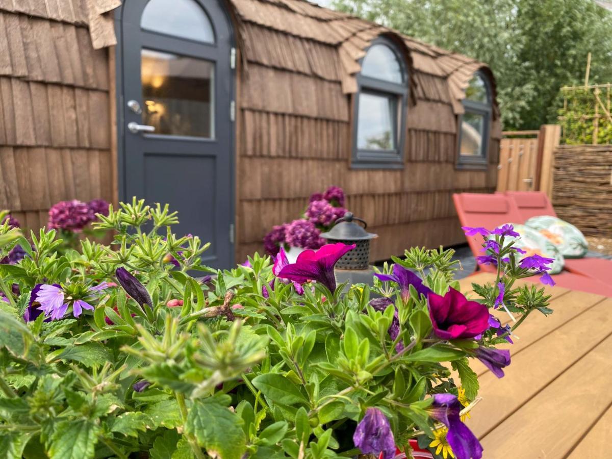 Bed & Wellness Klein Knorrestein: Romantic Tiny Houses with Private Wellness Almere Exterior photo