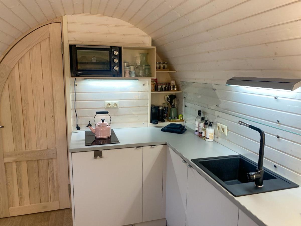 Bed & Wellness Klein Knorrestein: Romantic Tiny Houses with Private Wellness Almere Exterior photo