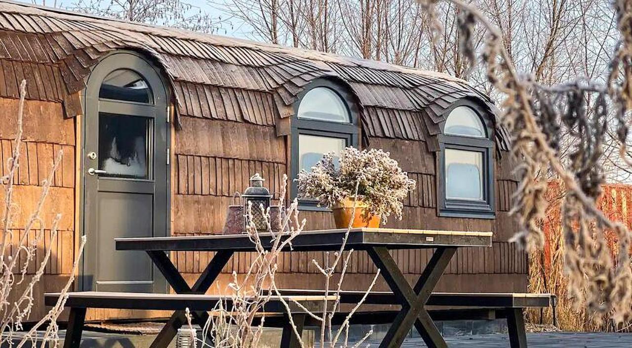 Bed & Wellness Klein Knorrestein: Romantic Tiny Houses with Private Wellness Almere Exterior photo