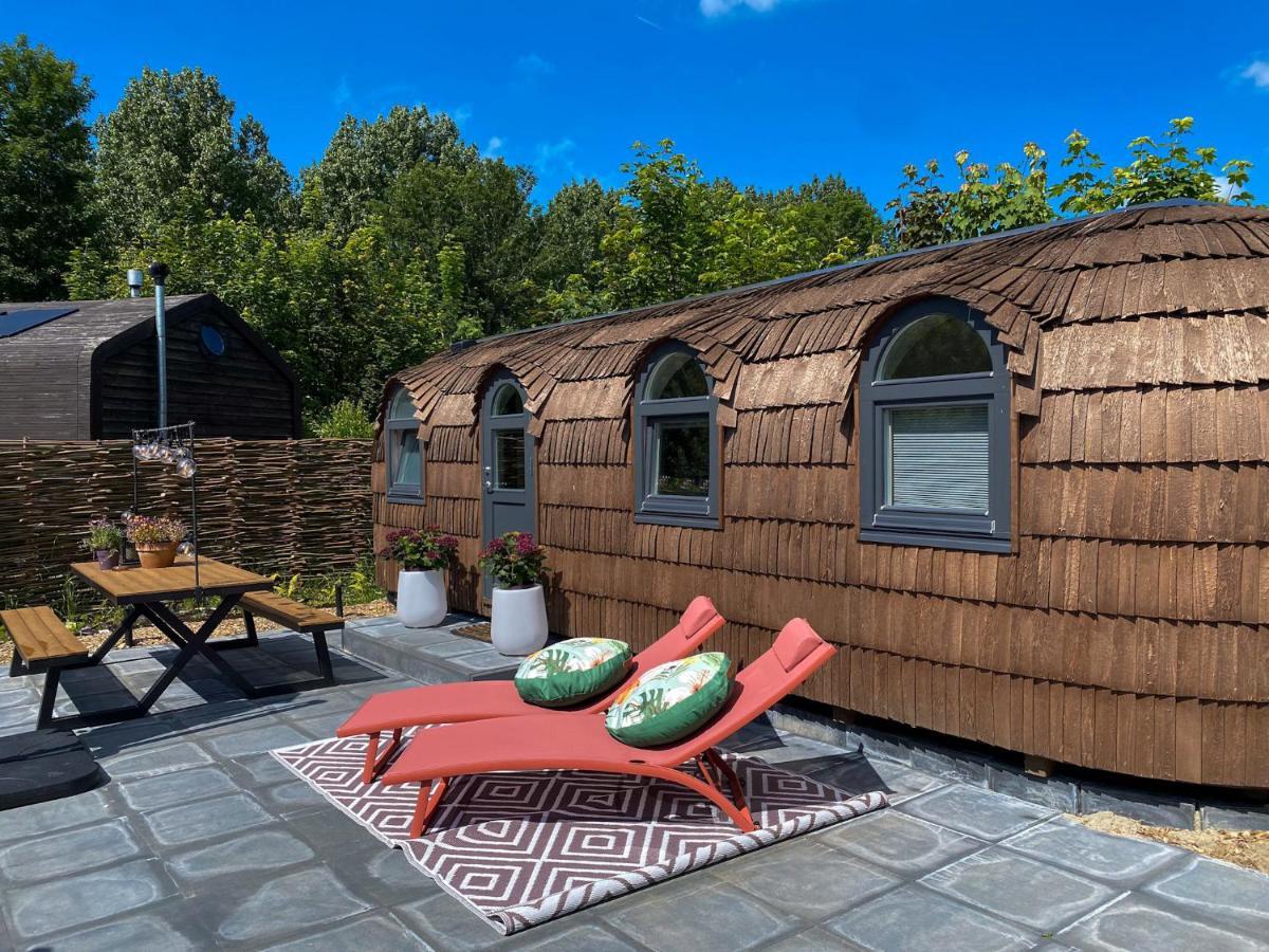 Bed & Wellness Klein Knorrestein: Romantic Tiny Houses with Private Wellness Almere Exterior photo