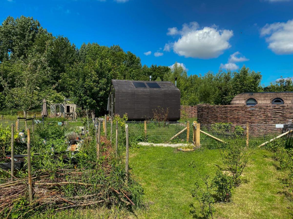 Bed & Wellness Klein Knorrestein: Romantic Tiny Houses with Private Wellness Almere Exterior photo