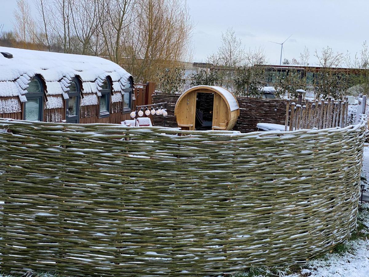 Bed & Wellness Klein Knorrestein: Romantic Tiny Houses with Private Wellness Almere Exterior photo