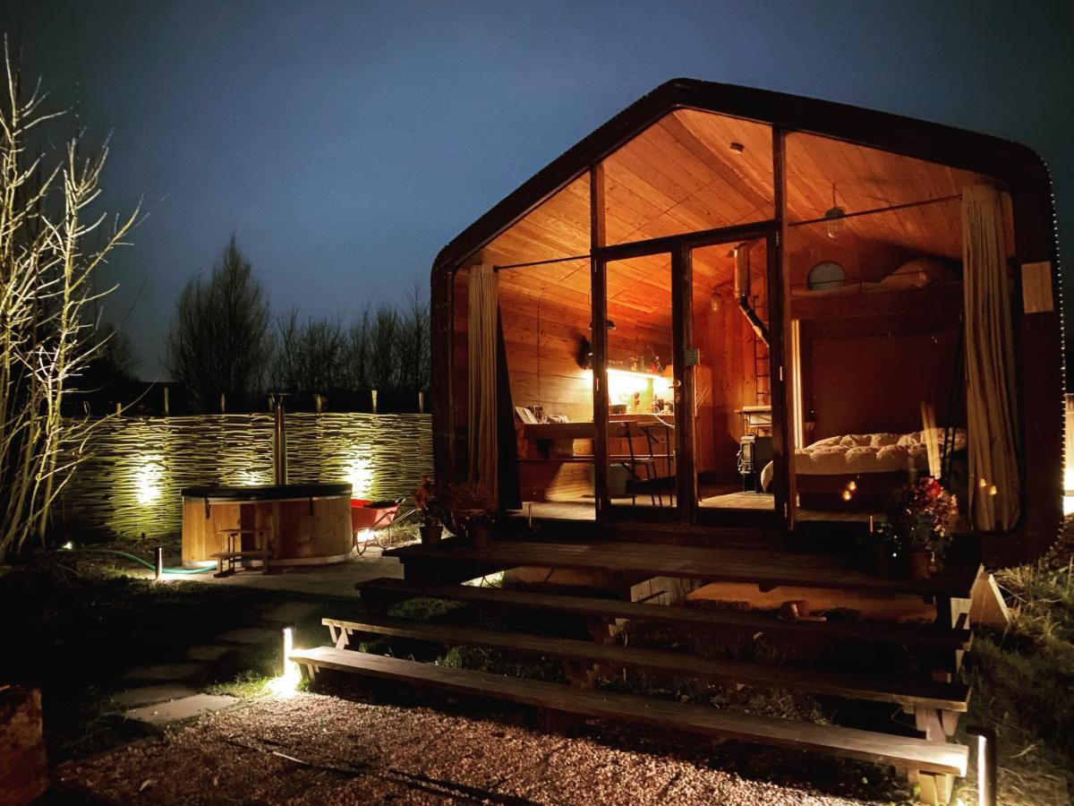 Bed & Wellness Klein Knorrestein: Romantic Tiny Houses with Private Wellness Almere Exterior photo